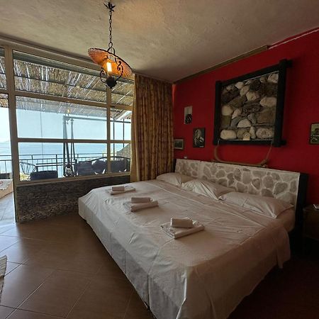 Hotel Vila "Oda E Miqve" Vlorë Екстериор снимка