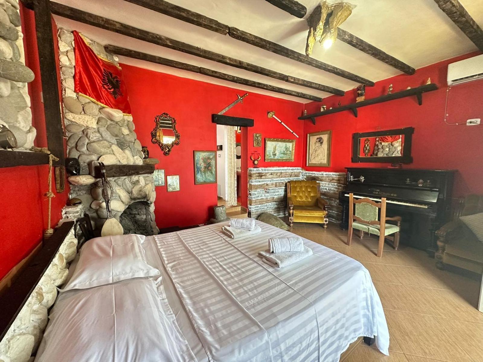 Hotel Vila "Oda E Miqve" Vlorë Екстериор снимка