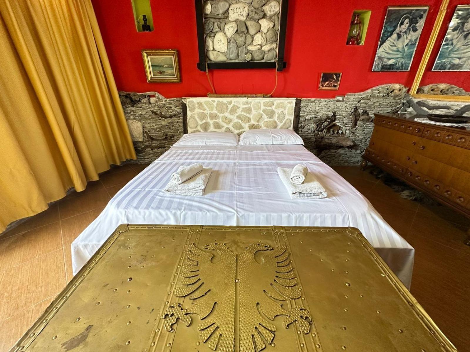 Hotel Vila "Oda E Miqve" Vlorë Екстериор снимка