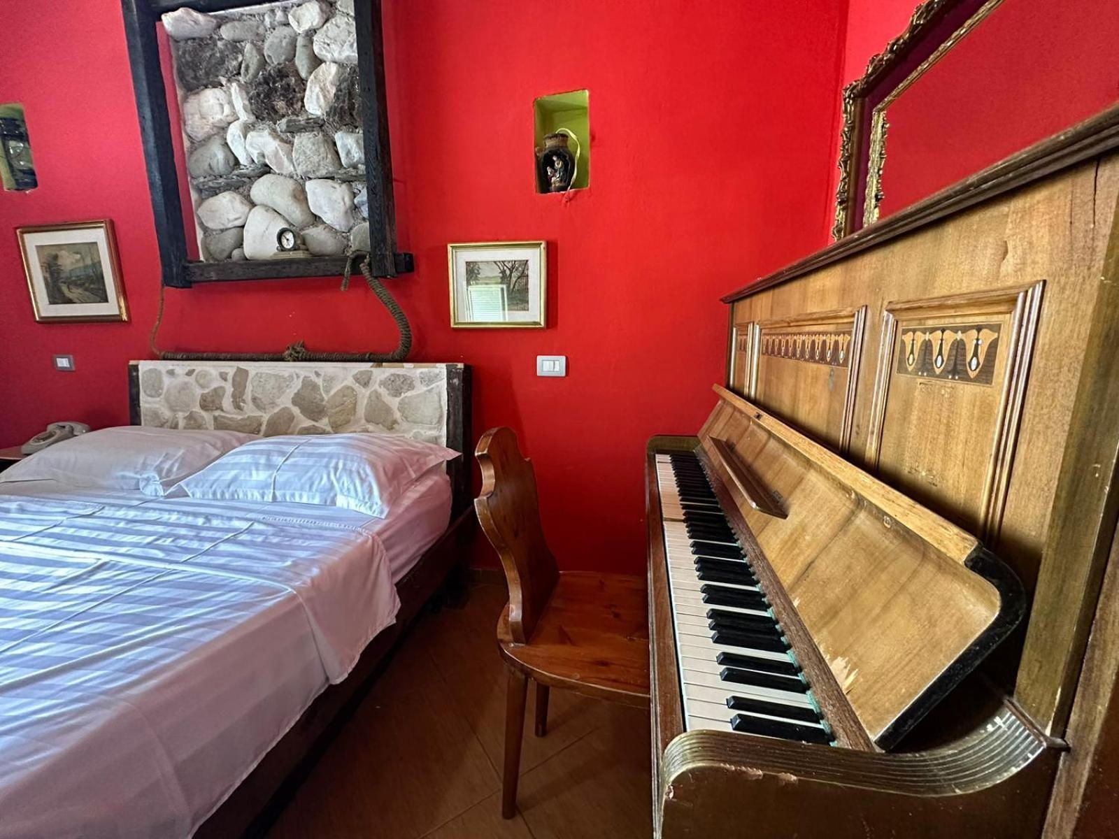 Hotel Vila "Oda E Miqve" Vlorë Екстериор снимка