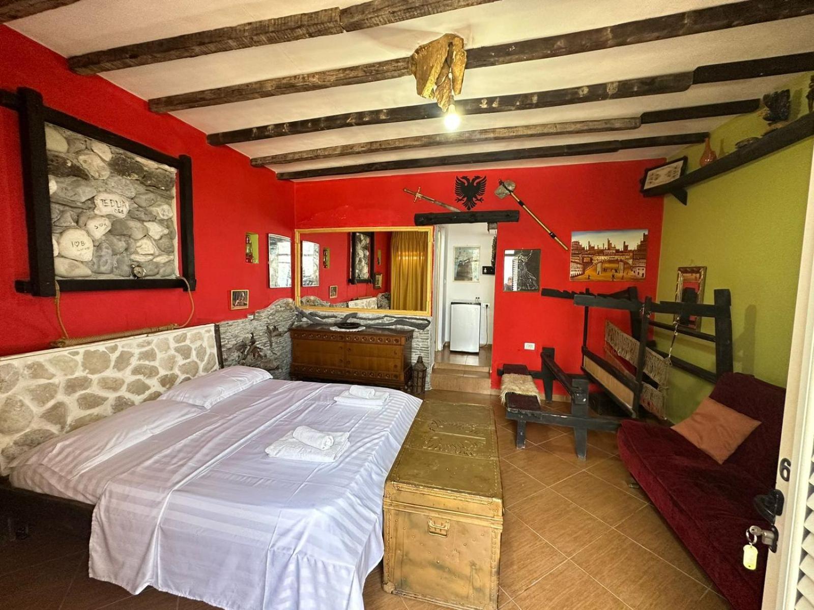 Hotel Vila "Oda E Miqve" Vlorë Екстериор снимка