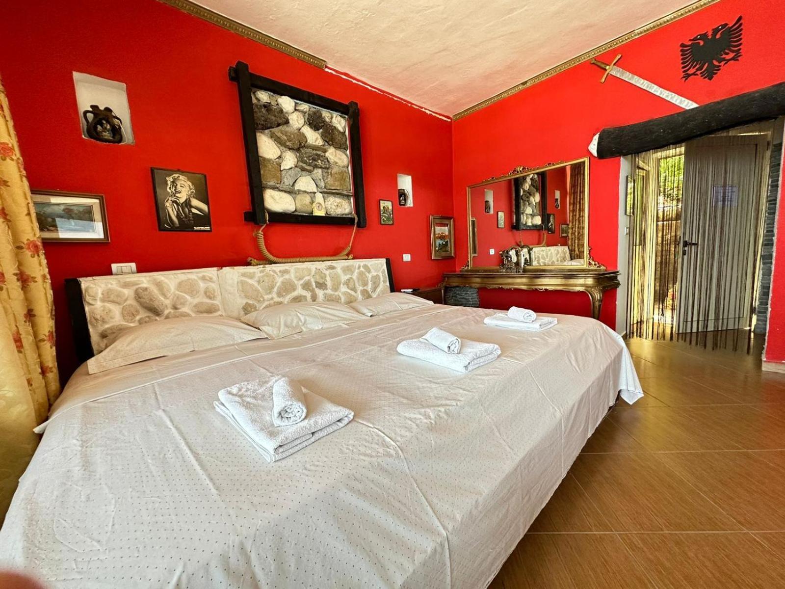 Hotel Vila "Oda E Miqve" Vlorë Екстериор снимка