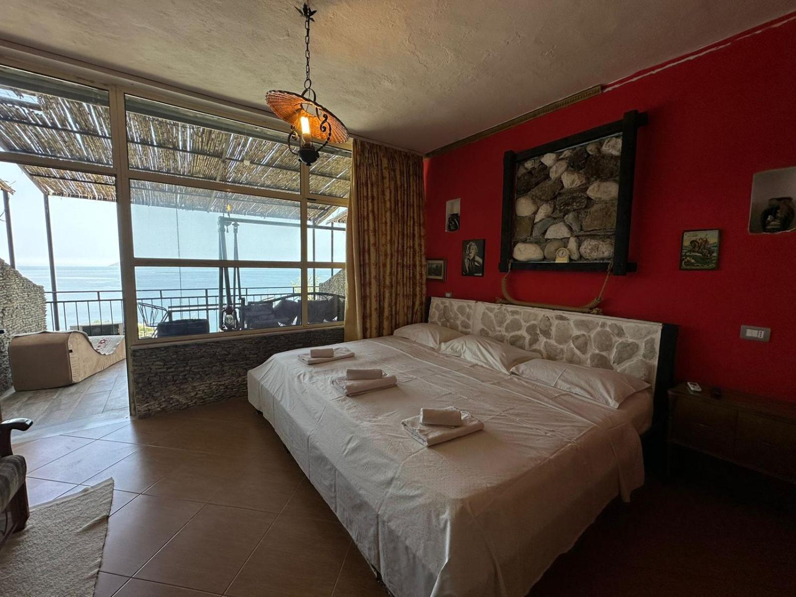 Hotel Vila "Oda E Miqve" Vlorë Екстериор снимка