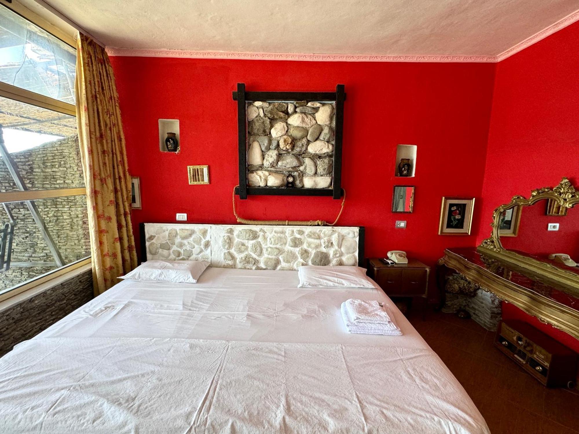 Hotel Vila "Oda E Miqve" Vlorë Екстериор снимка