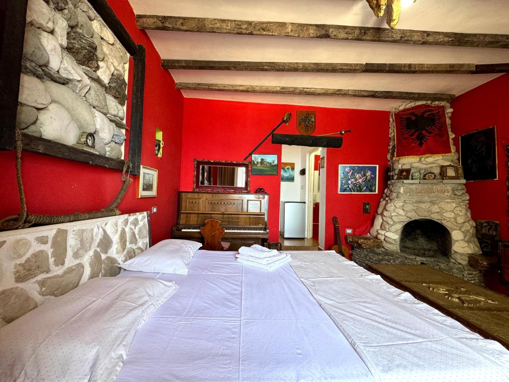 Hotel Vila "Oda E Miqve" Vlorë Екстериор снимка