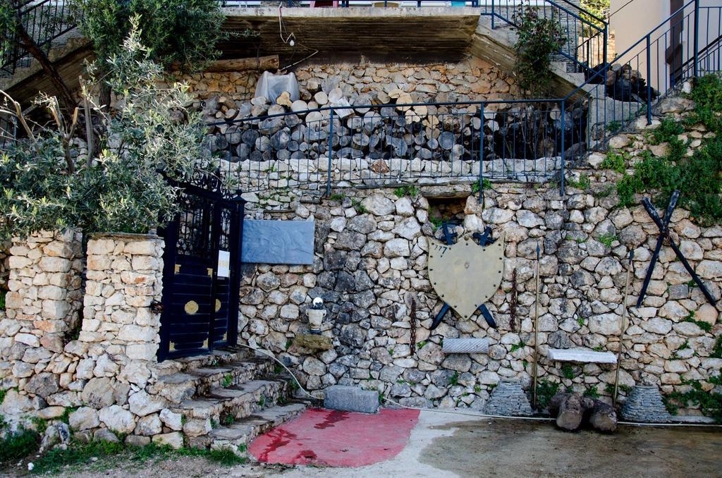 Hotel Vila "Oda E Miqve" Vlorë Екстериор снимка