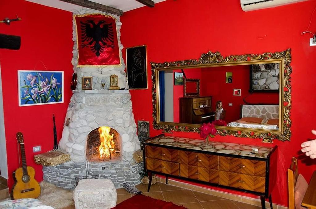 Hotel Vila "Oda E Miqve" Vlorë Екстериор снимка
